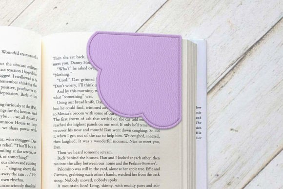 Review: Scallop Corner Bookmark ITH Applique